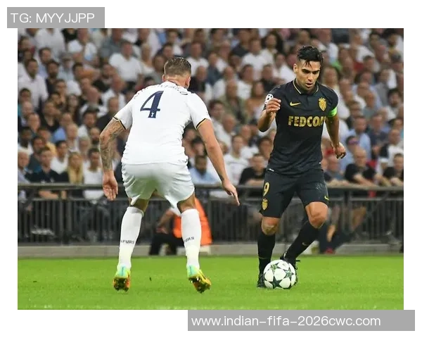 法尔考带领五人足球队勇闯赛场展现超凡技巧与团队精神